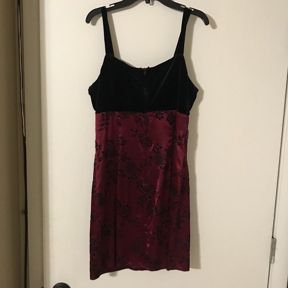 Holiday burgundy and black dress - Picture 2 of 3
